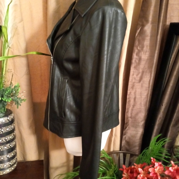 Stylish faux leather jacket😎💅 - Picture 7 of 7